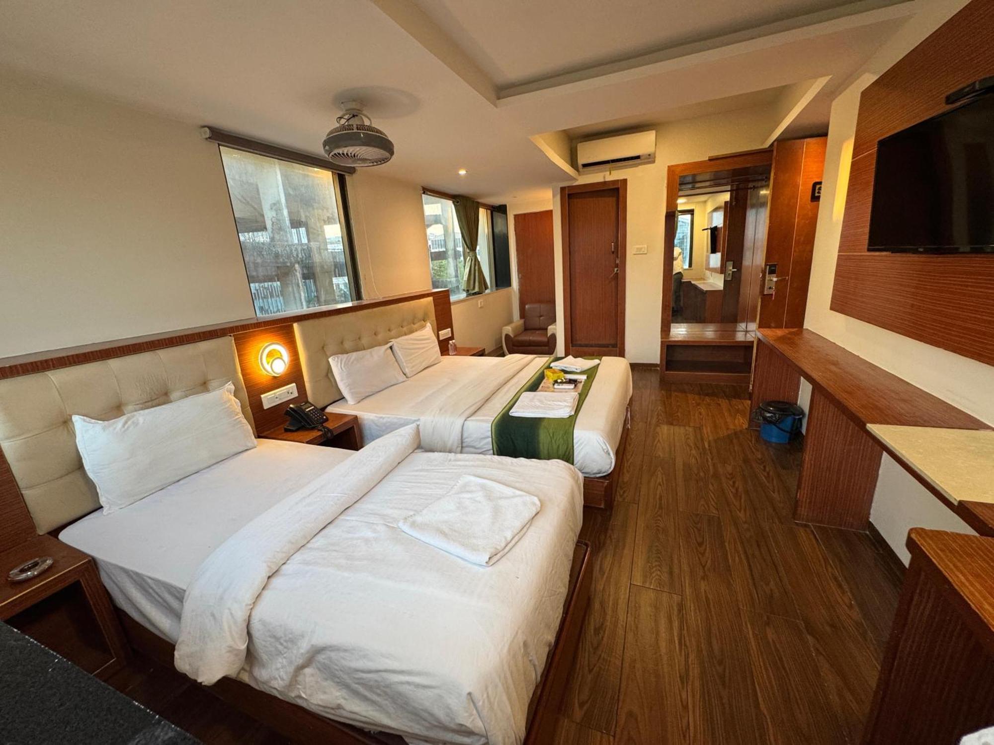 Hotel Aflon Midc Andheri East Bombay Eksteriør billede