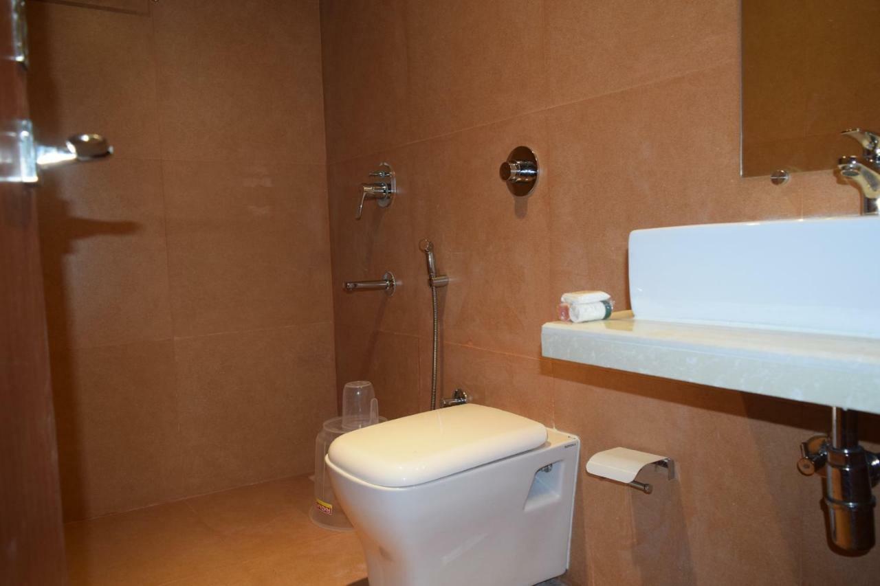 Hotel Aflon Midc Andheri East Bombay Eksteriør billede